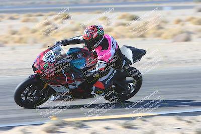 media/Jan-10-2025-CVMA Friday Practice (Fri) [[489e0da257]]/Group 4 and Trackday/Session 2 (Turn 4 Inside)/